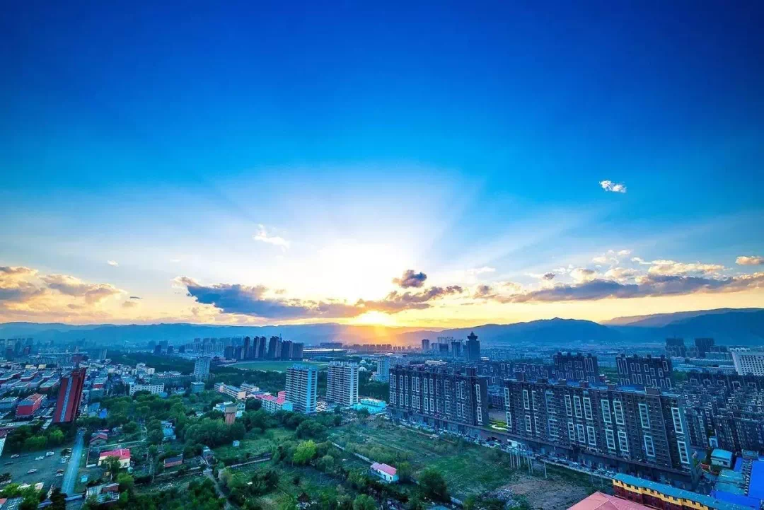 呼和浩特盛会，嘉宾云集，观众热情洋溢